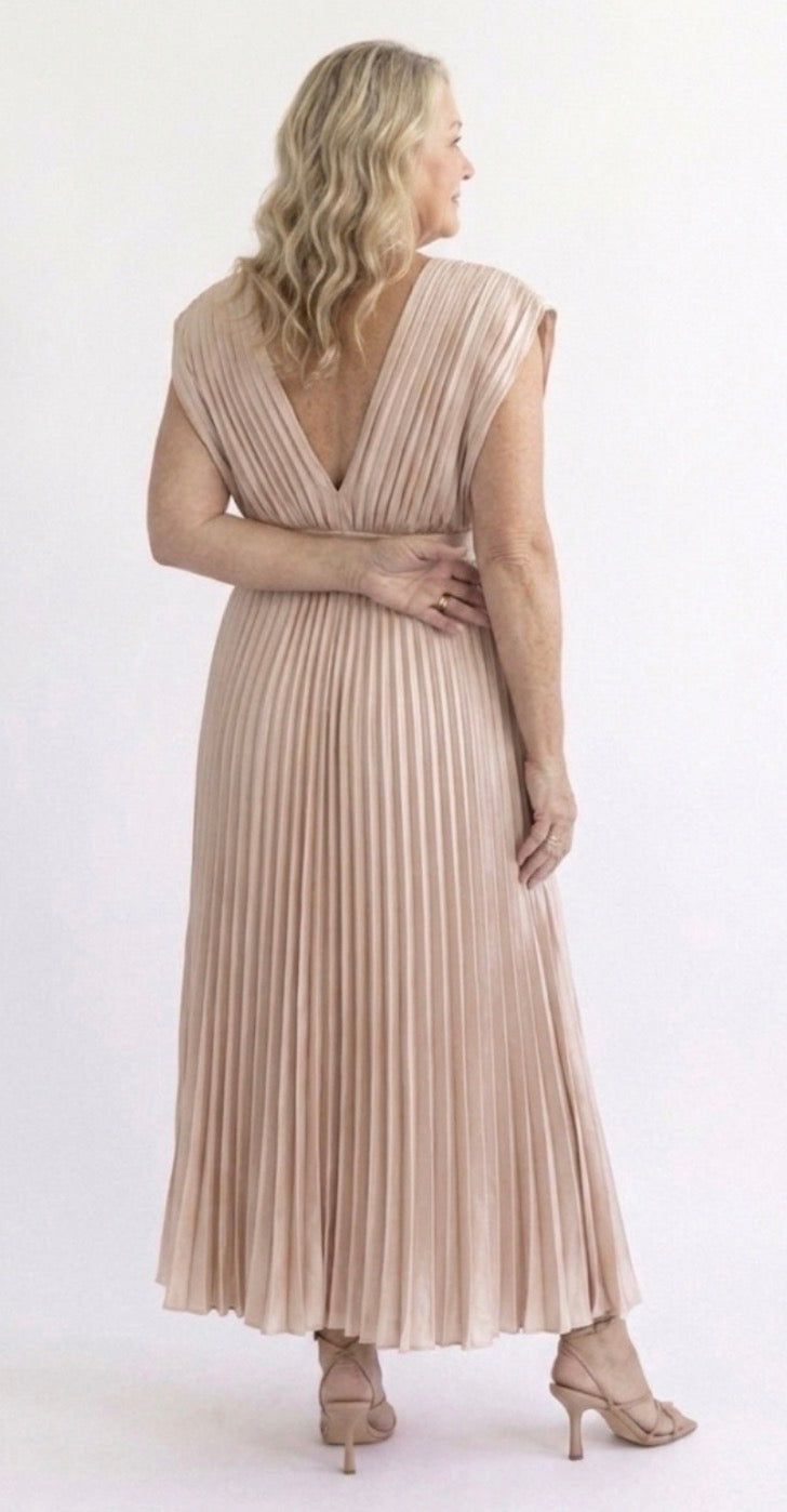 Ellis & Johnson™ | Timeless Pleated Midi Dress